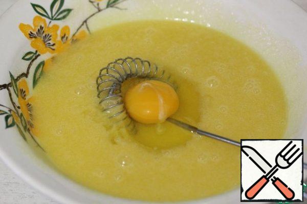 In the butter-egg-sugar mixture, add the eggs one at a time and beat.