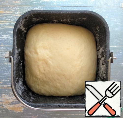 Leave the dough in a warm place for 40 minutes. to increase the volume. I leave it in the bread maker.