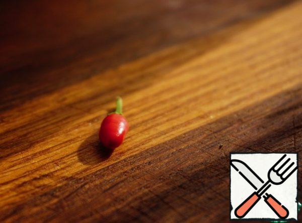 I have already written more than once, but I repeat, about the fact that I have such a "magic" pepper growing on my windowsill. It is very small, about 1 cm, but so sharp that it will replace the standard chili pepper.