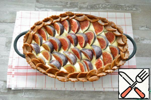 In this form, send the pie to a cold oven. Set the temperature to 110-120°C and bake the pie 1h20m - 1h30m. Do not raise the temperature, otherwise the souffle will burn on top, and the inside will remain raw.