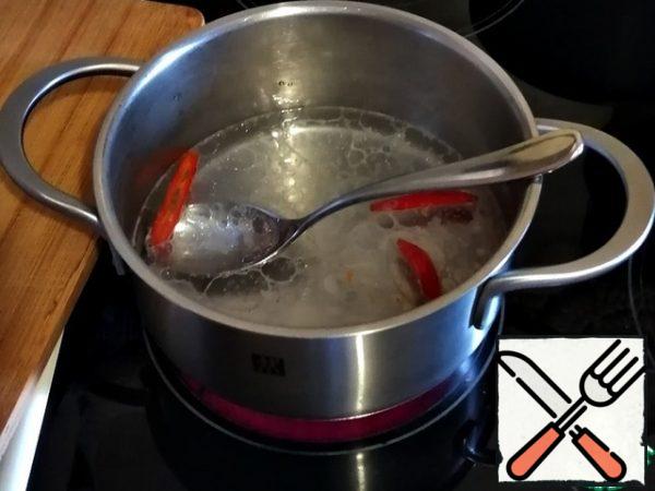 Combine the marinade ingredients in a saucepan + hot pepper to taste, after boiling, cook on low heat for 10 minutes, cool.
