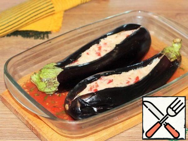Put the eggplant in the form.