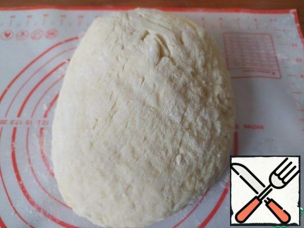 Knead the dough, not too steep. Leave to rest for 30 minutes. If it seems that there is not enough flour, then when rolling, just dust the table with flour.