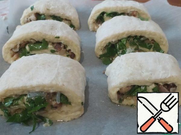 Cut the roll into 5-6 cm pieces. Put in a heat-resistant form and bake at 200* 30-40 minutes.
You can fry the rolls on both sides in a frying pan.