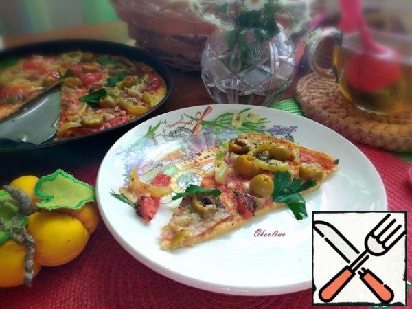 Serve. Cut into pieces. I always use kitchen scissors for this "pizza". They are convenient to use when slicing. Eat! Here is such a thin base. Almost "pizza" is very tasty and healthy - vegetable and gluten-free. Corn flour is gluten-free and gluten - free.