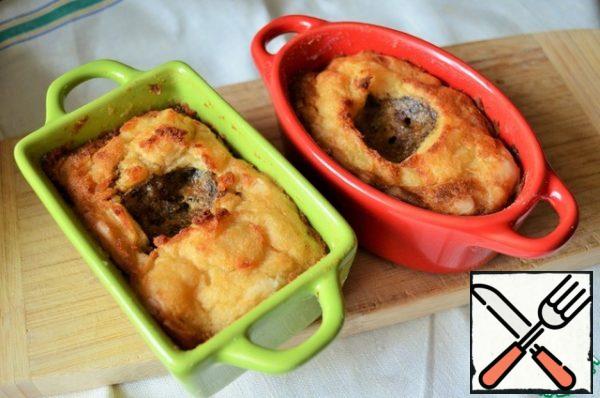 Place in the oven and bake for 30-35 minutes at 180 degrees, until the juice is clear in the middle and lightly browned.