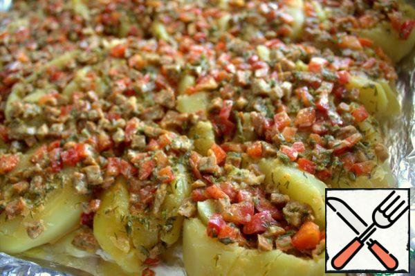 Pour the filling into all the cracks, pressing, and put in a preheated 200*C oven.