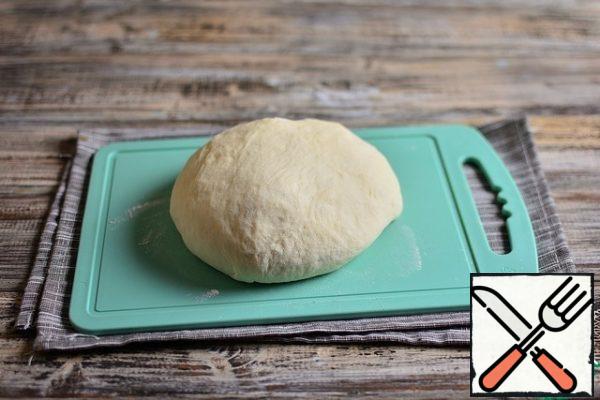 The recipe is given for 2 pies in the form of 20 cm. So if you are going to make 1 pie, then take more of the form.
I always cook the dough in the bread maker To do this, load all the ingredients and prepare it in the "dough" mode, it should increase in volume by 2 times and be moderately dense. The amount of flour you need to look at in the process, you may need to add a little when kneading.
I divided the finished dough into 2 parts (2 pies)