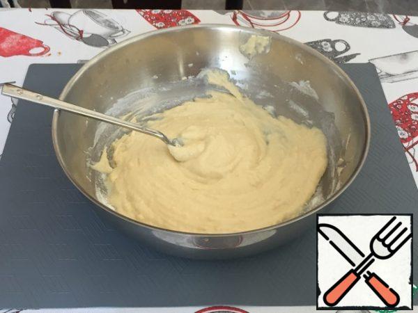 Add 2 tablespoons of sour cream or homemade yogurt. The same amount of mayonnaise and mix. Add flour, salt to taste and mix until smooth without lumps.
