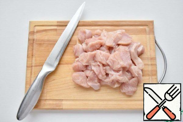 Cut the Turkey meat into medium-sized pieces.