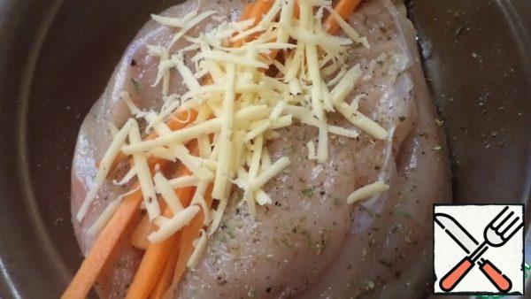 Cut the chicken Breasts, unwrap them, add salt, and sprinkle with spices.
Inside each breast add carrots thinly sliced lengthwise and grated cheese.