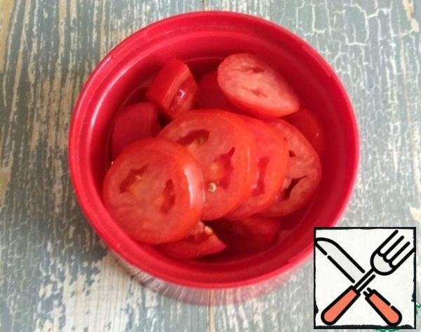 Wash the tomatoes, chop them and put them in a blender. Grind until a homogeneous mass.
