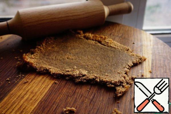 You can also take white toast bread. It will be easier to work with, it is less crumbly and more elastic. But I just like rye more.
