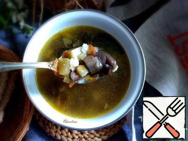 Here's a closer look at the soup. Start eating this extremely delicious soup.