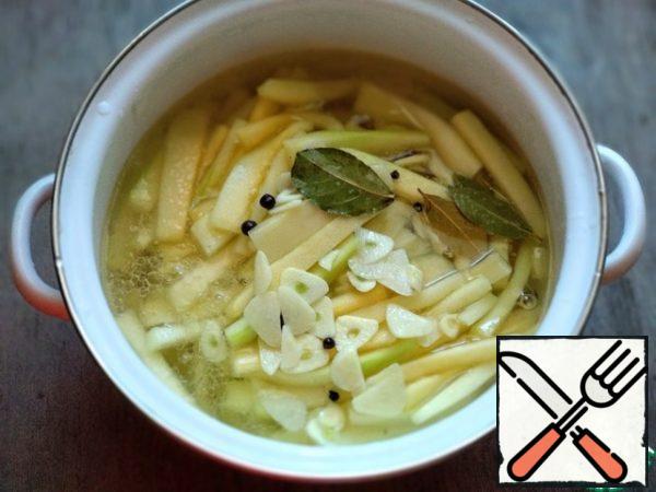 Pour the marinade over the zucchini.