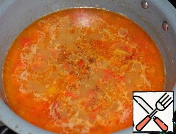 Add salt, pepper mixture, paprika, coriander, curry. Boil. Cook for another 10 minutes over medium heat.