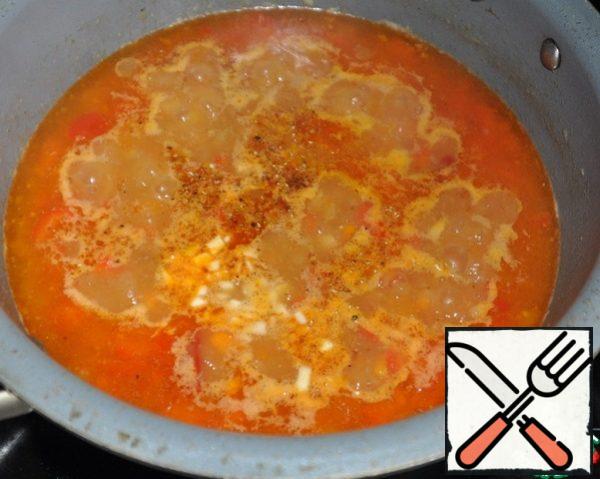 Put the chopped garlic, turn off the fire. For my taste, this soup should be thick.