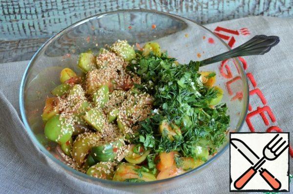 Chop coriander and dill with garlic, and fry sesame seeds. Add to salad bowl.