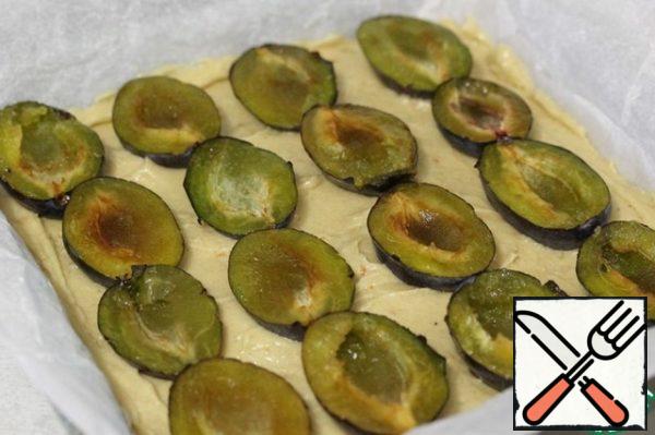 Spread the plums on top, cut into halves (skin down).
If desired, you can sprinkle the plums with brown sugar mixed with cinnamon.
Bake the cake for 40 minutes in the oven, preheated to 180°C.