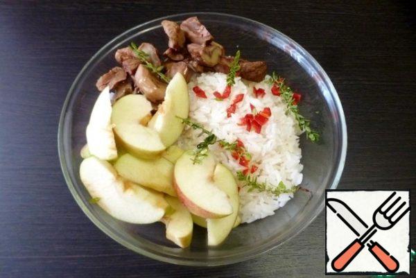 Cook the rice until it is half cooked. Peel the apples from the seeds and cut into slices. Mix rice, chestnuts, apples in a bowl, add finely chopped hot pepper, thyme sprigs. Add salt, a spoonful of olive oil and lemon juice, and mix well.