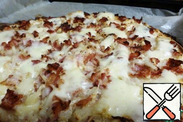 5 minutes before cooking, remove the baking sheet and place the mozzarella slices on top. I took one large balloon.
Put the pan back in the oven for another 5 minutes until the mozzarella melts.