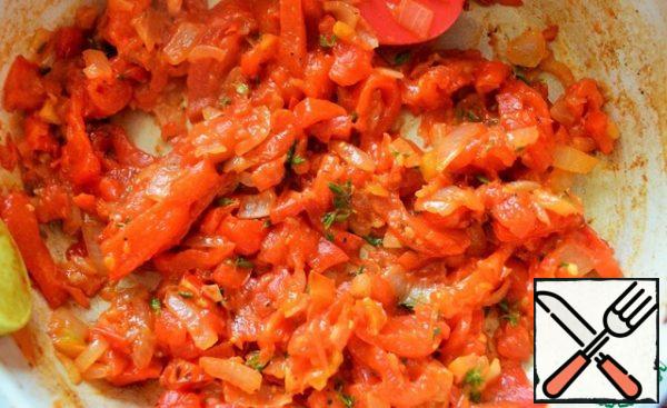 Add finely chopped tomatoes and salt to taste.
Add thyme leaves, bring to a boil, 3-4 minutes, lower than medium heat. Cool the filling.