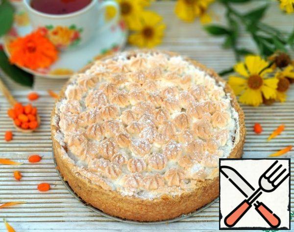 We send it to the oven in convection mode, at a temperature of 180 degrees, for 3 minutes, so that the meringue is browned. Then reduce the temperature to 140 degrees, switch the oven to normal mode and leave the tart for 20 minutes, so that the meringue is slightly dried.
Let the tartare cool and put it in the refrigerator for 2-3 hours.