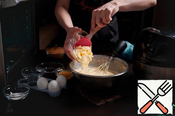 Put the soft butter in the sour cream base.
