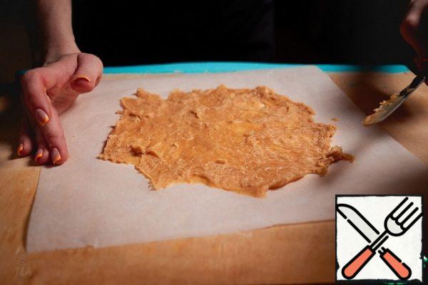 Do not remove from the bath, just turn off the fire under the pan. If the dough cools down, it will become like chewing gum, and it will be impossible to spread thinly. Don't be afraid of gaps. It rises very well.