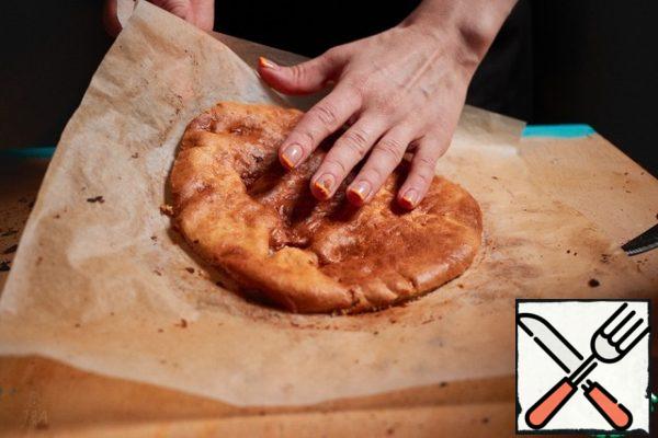 The color and ruddiness of the cake depends on the honey. With lighter honey, it will be Golden, and with buckwheat more "tanned".