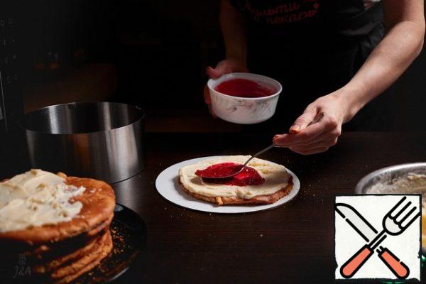 On one cake is 1 tbsp. l. with a slide of cream and a spoonful of cranberry sauce.