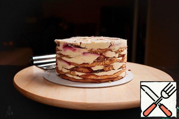 In the morning, the cake looks like this. Let's start building it.