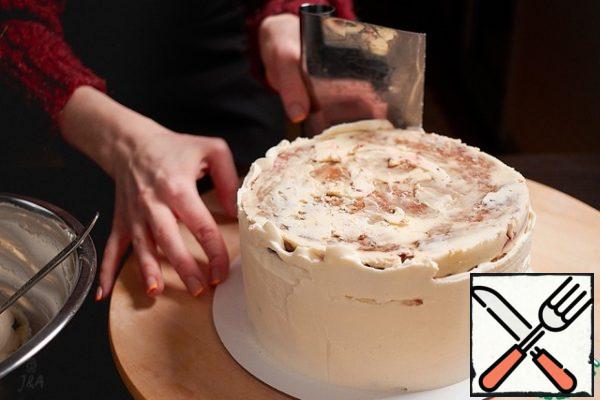 Line the cake with a spatula.