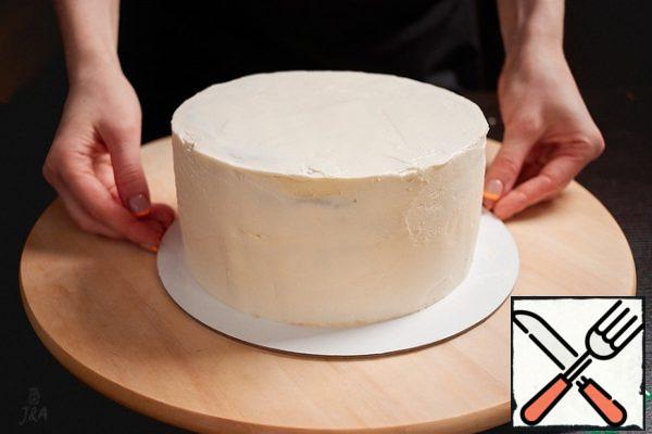 The plate or substrate on which you collect the cake should also be wiped. It is convenient to do this with a cotton pad soaked in vodka.