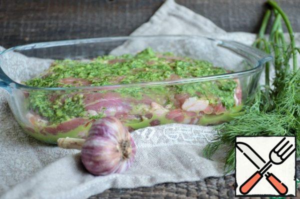 So do with all the meat, cover, leave for 30-180 minutes, during this time, turn the meat a couple of times.
