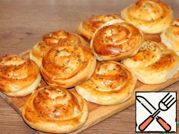 Bake the buns until Golden brown, ~ 35 minutes. Sprinkle the baked buns with water and cover with a dry towel.