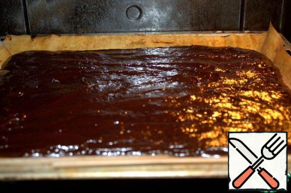 Bake the layer in the form of parchment at 180*.