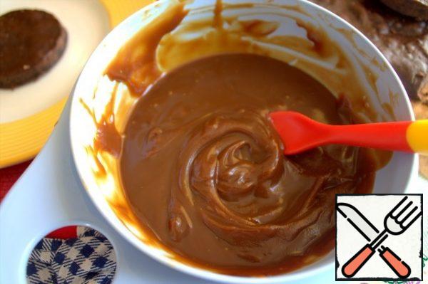 Cool the caramel, pour it into a container with a lid and put it in the refrigerator. This caramel is good with ice cream, and if you add a couple of pinches of salt, we get salted caramel, we tried both. Very tasty!