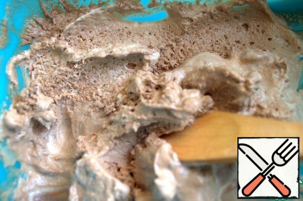 Store in a container with a lid. The cream is delicious in itself. There are already leftovers.