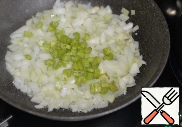 Fry onion 5 minutes in oil in a frying pan, preheated over medium heat.
Add diced celery root, I have stalks.