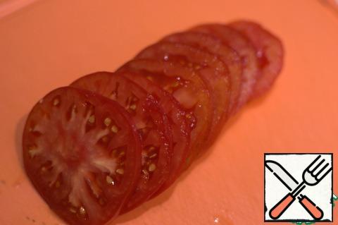 Tomatoes cut into thin circles.