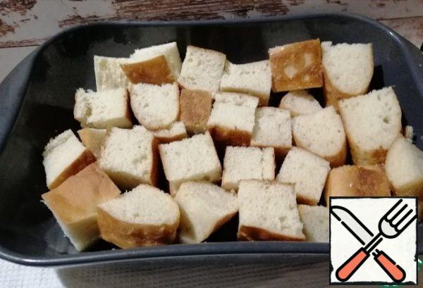 Cut the pita bread into large cubes.
