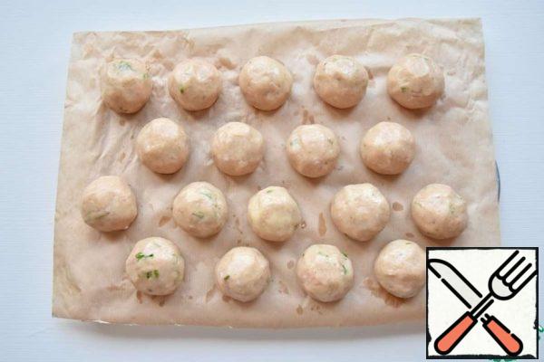 From the prepared minced meat to form small meatballs, weighing about 35-40 grams. Put them on parchment and bake in the oven, preheated to 180 degrees for 15 minutes.