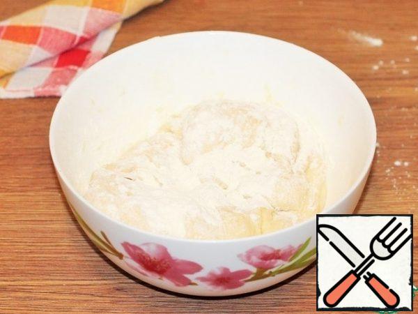 Add and stir in 2 tablespoons of flour and let the dough rise for 30 minutes and increase slightly.
Don't forget to cover the bowl with a towel.