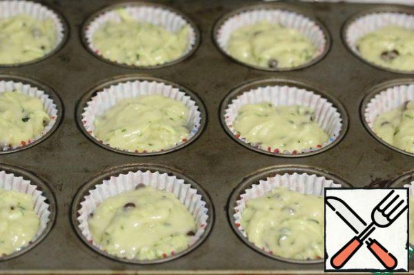 Spread the finished dough on muffin molds, lined with paper liners.
The recipe is designed for 12 muffins.