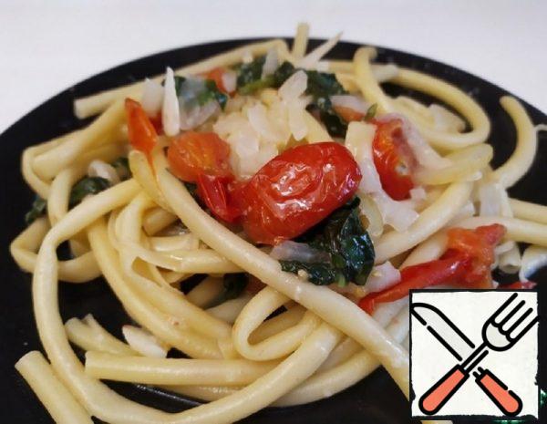 Spaghetti with Cherry Tomatoes and Spinach Recipe