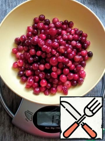 Wash the cranberries.