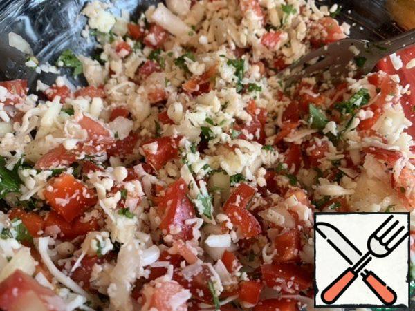 Finely chop the tomato, bell pepper, onion and herbs. Mix with grated on a coarse grater cheese.