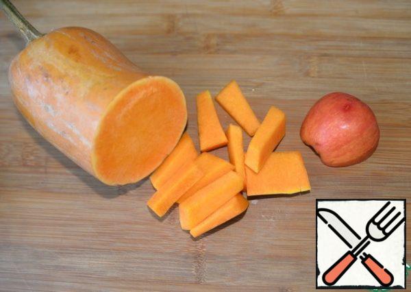 I must say that this is a small portion, ready-made 8 pieces. Pumpkin wash, clean. We remove the core in the Apple, you can clean it, I don't do this.