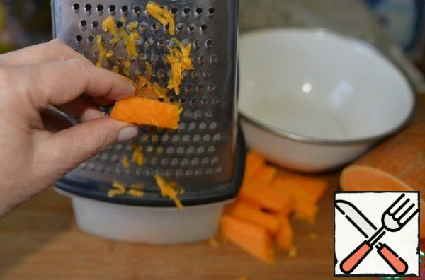 Greeted pumpkin and Apple on a fine grater.